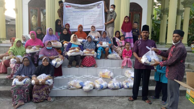 Markaz Dakwah FAI UMM Bantu Korban Gempa Melalui Pembagian Paket Sembako Dan Kurma