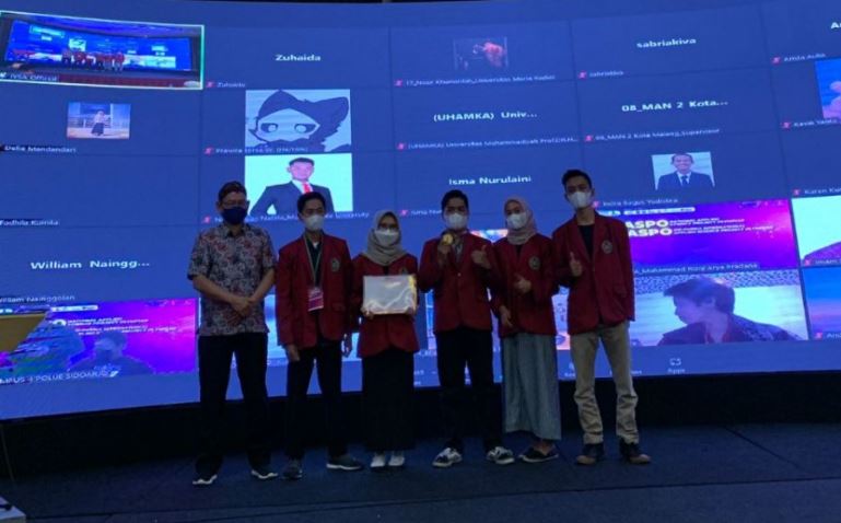 Mahasiswa FAI UMM dan Tim Raih Medali Emas di ajang Indonesia International Applied Science Project Olympiad