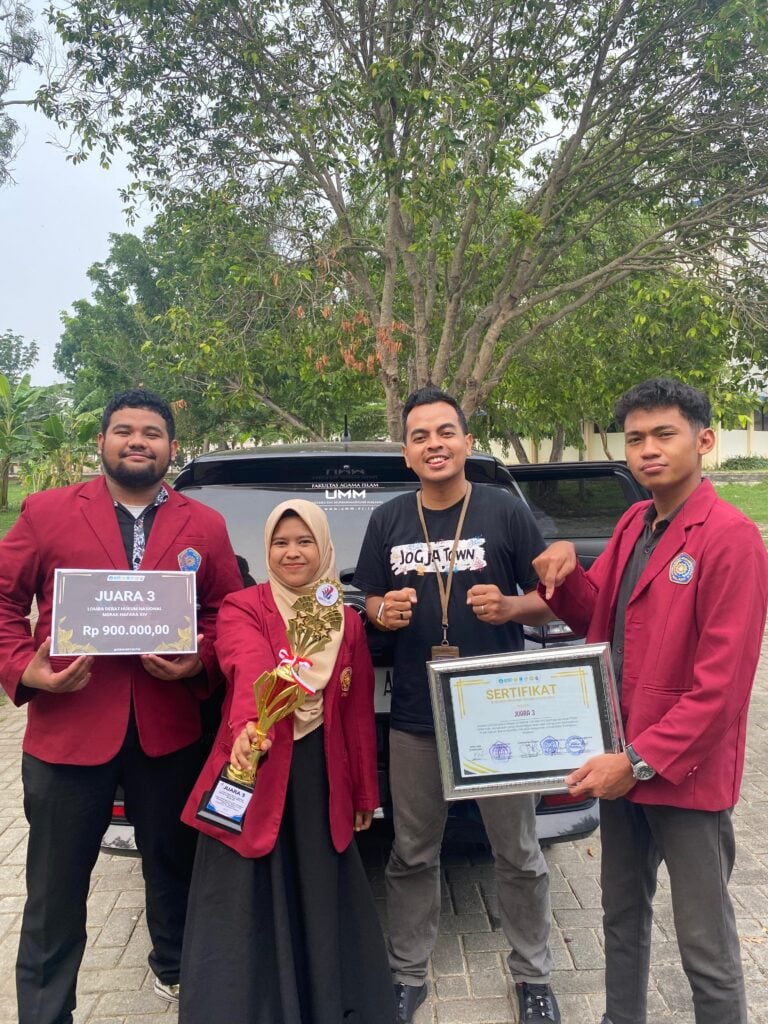 Lagi..!! Tim ILDC Prodi HKI Raih Juara dalam gelaran Lomba Debat Merak Hafara 2024 di Universitas Trunojoyo