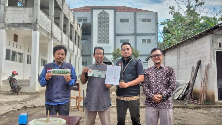 Laboratorium Syariah FAI UMM Lakukan Pengukuran Arah Kiblat di PP Al Furqon Malang